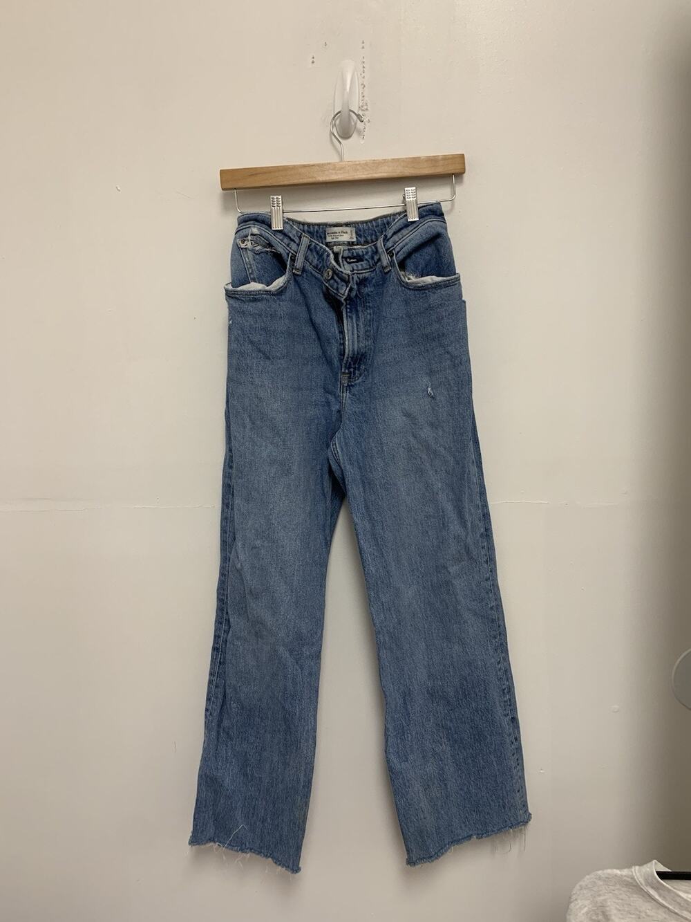 Abercrombie And Fitch The 90s Relaxed Jean High Rise Size 27
